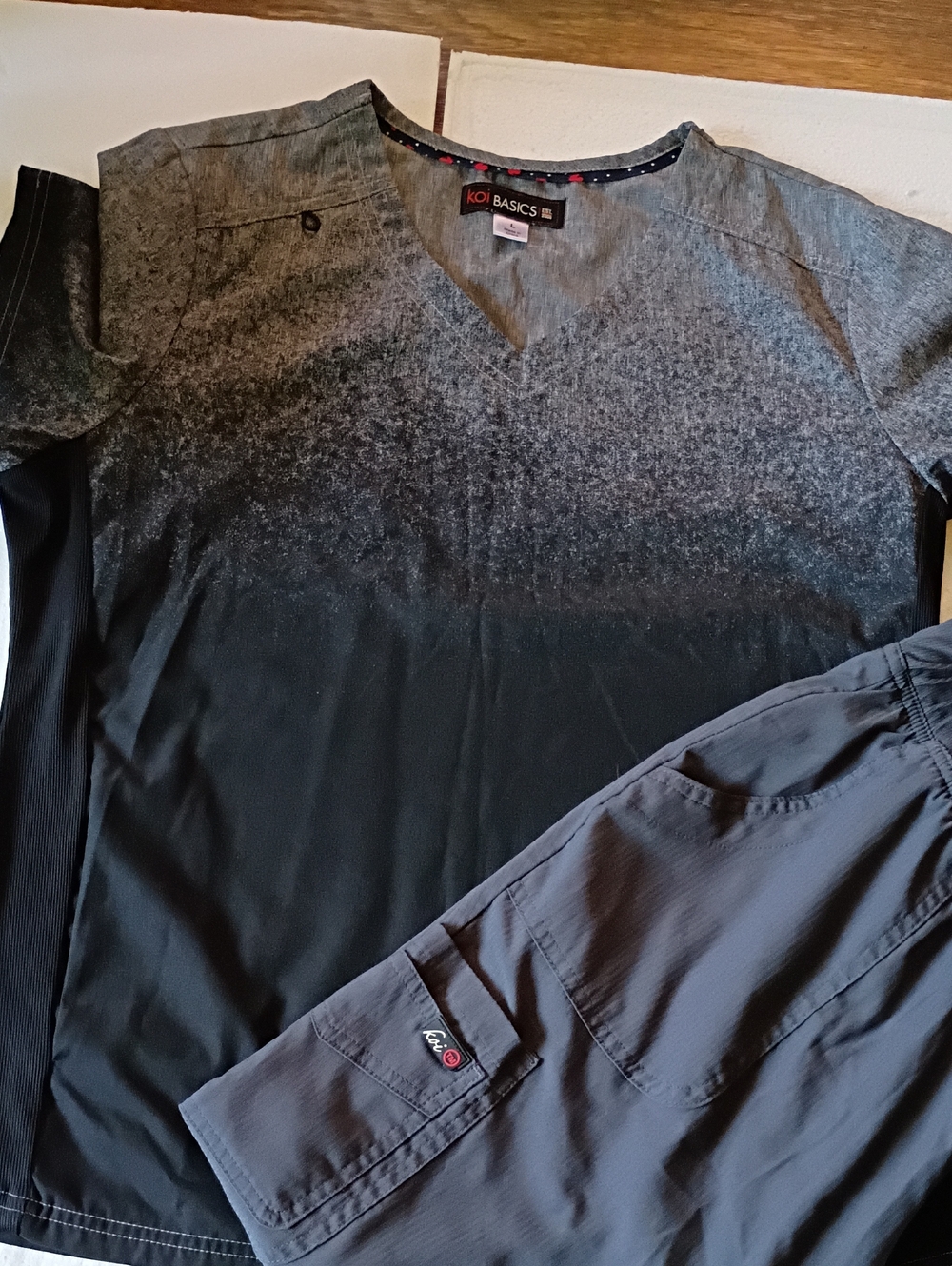 Koi Basics Ombre V-Neck Medical Scrub Set in Black/Grey